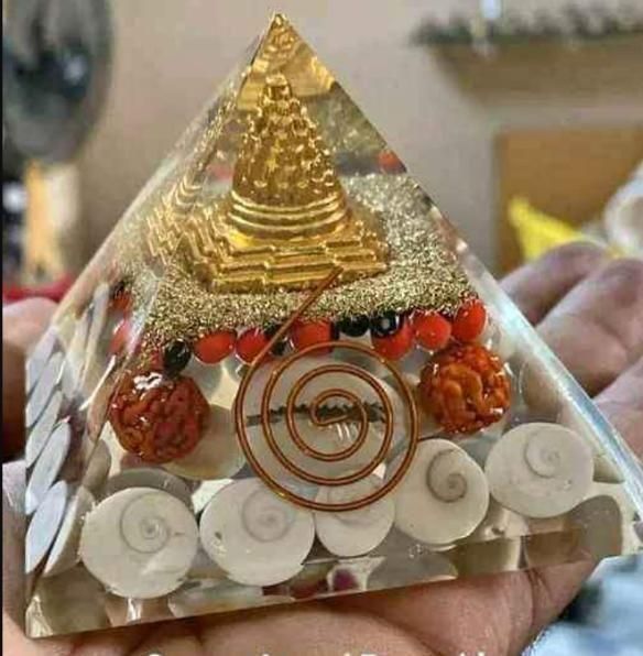 Crystal Shree Yantra Pyramid - Gomati Chakra Wealth Attraction Decor