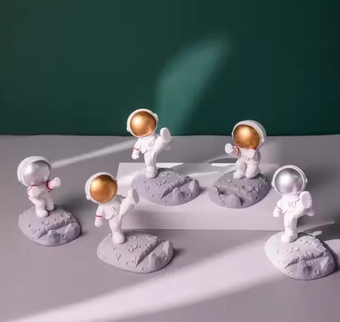 Nordic Astronaut Phone Stand